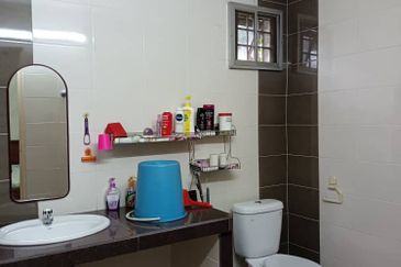 Shah Alam - Taman Alam Megah - 2 storey endlot - opposite field - For Sales