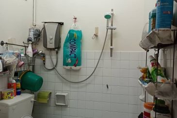 Shah Alam - Taman Alam Megah - 2 storey endlot - opposite field - For Sales