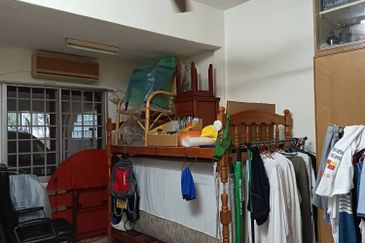 Shah Alam - Taman Alam Megah - 2 storey endlot - opposite field - For Sales