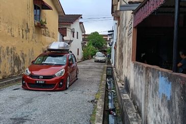 Shah Alam - Taman Sri Muda - 2 storey House - Endlot - For Sales