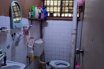 Shah Alam - Taman Sri Muda - 2 storey House - Endlot - For Sales