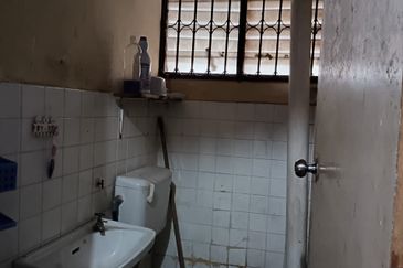 Shah Alam - Taman Sri Muda - 2 storey House - Endlot - For Sales