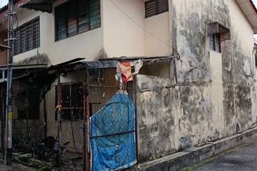 Shah Alam - Taman Sri Muda - 2 storey House - Endlot - For Sales