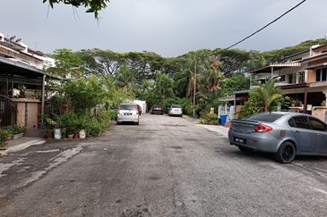 Shah Alam - Taman Sri Muda - 2 storey House - Endlot - For Sales