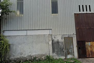 Shah Alam - Kota Kemuning - 1.5 storey intermediate Terrace Factory - with full extension to back - To let