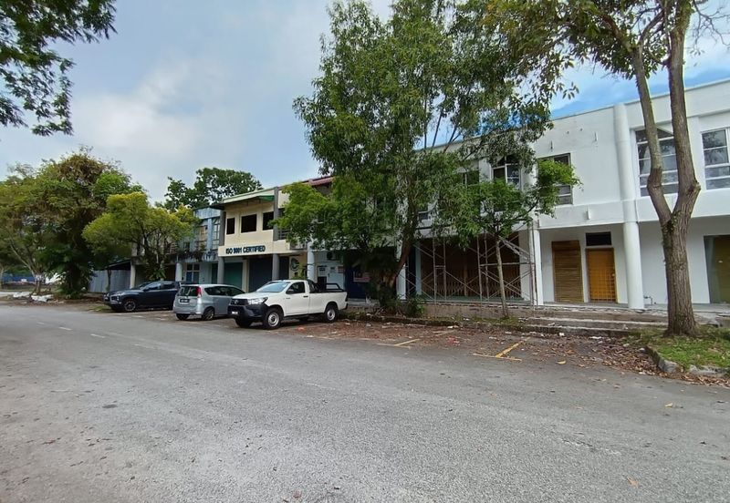 Shah Alam - Kota Kemuning - 1.5 storey intermediate Terrace Factory - with full extension to back - To let