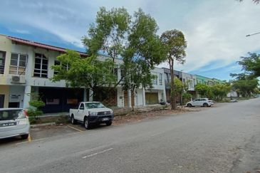 Shah Alam - Kota Kemuning - 1.5 storey intermediate Terrace Factory - with full extension to back - To let