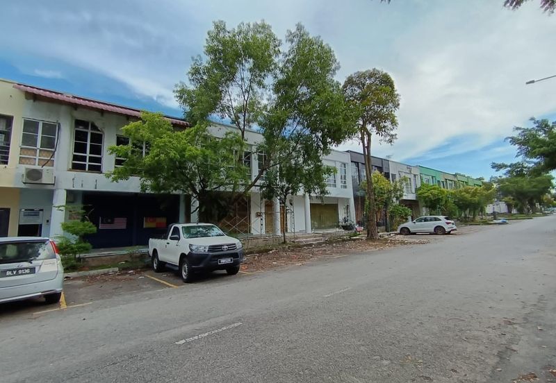 Shah Alam - Kota Kemuning - 1.5 storey intermediate Terrace Factory - with full extension to back - To let