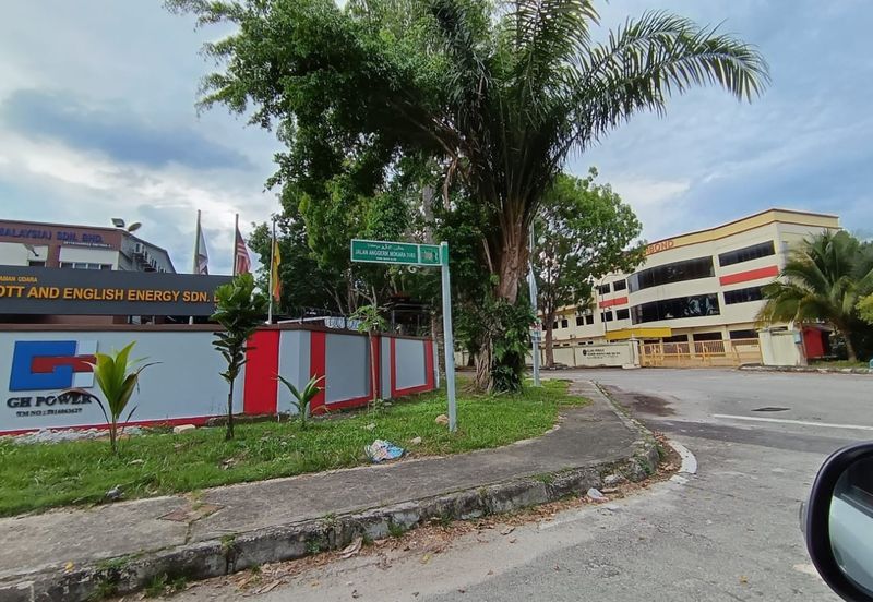 Shah Alam - Kota Kemuning - 1.5 storey intermediate Terrace Factory - with full extension to back - To let