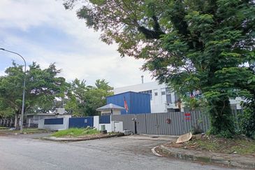 Shah Alam - Kota Kemuning - 1.5 storey intermediate Terrace Factory - with full extension to back - To let