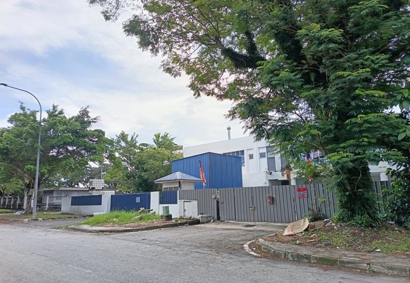 Shah Alam - Kota Kemuning - 1.5 storey intermediate Terrace Factory - with full extension to back - To let