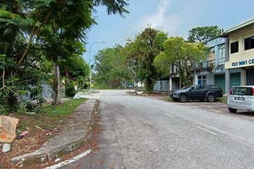 Shah Alam - Kota Kemuning - 1.5 storey intermediate Terrace Factory - with full extension to back - To let