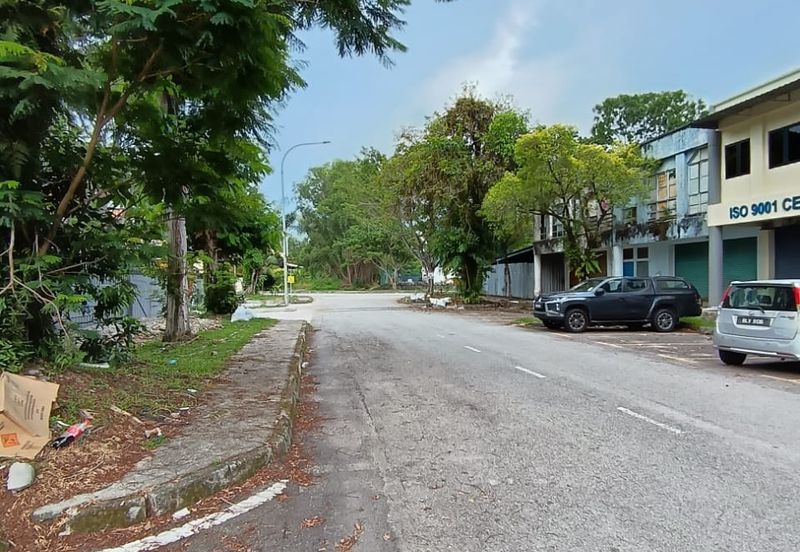 Shah Alam - Kota Kemuning - 1.5 storey intermediate Terrace Factory - with full extension to back - To let