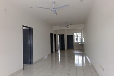 Klang - Bandar Bukit Raja - Inang Rumah Bandar - Townhouse - Upper Level - To Let