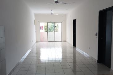 Klang - Bandar Bukit Raja - Inang Rumah Bandar - Townhouse - Upper Level - To Let