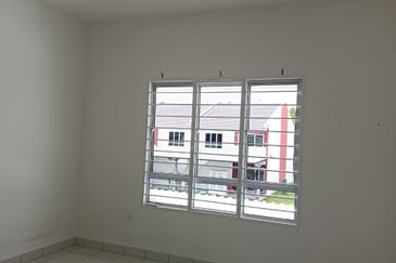 Klang - Bandar Bukit Raja - Inang Rumah Bandar - Townhouse - Upper Level - To Let