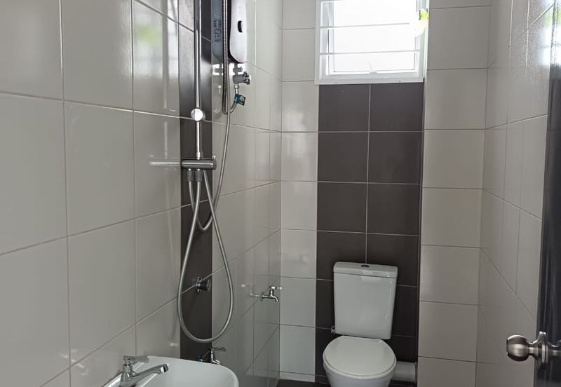 Klang - Bandar Bukit Raja - Inang Rumah Bandar - Townhouse - Upper Level - To Let