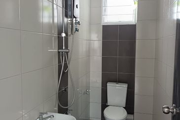 Klang - Bandar Bukit Raja - Inang Rumah Bandar - Townhouse - Upper Level - To Let