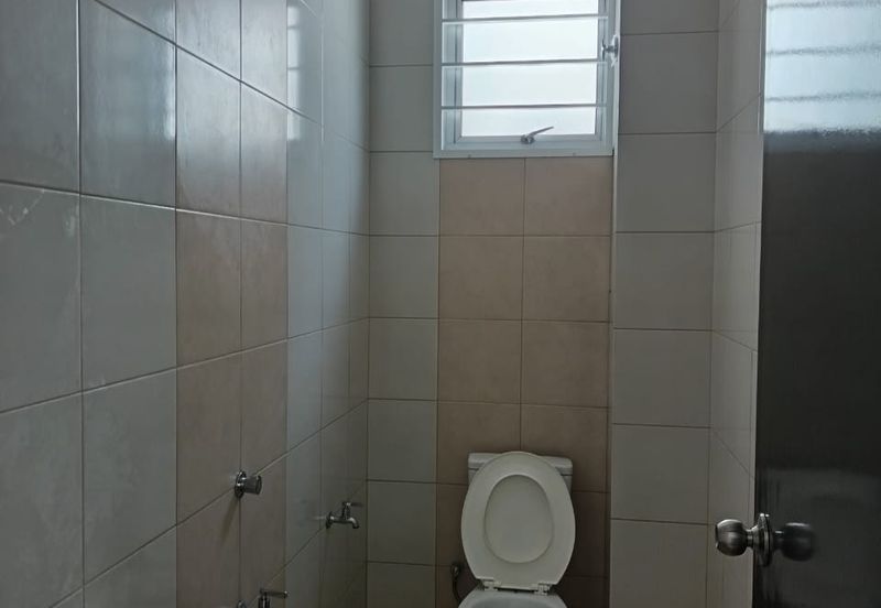 Klang - Bandar Bukit Raja - Inang Rumah Bandar - Townhouse - Upper Level - To Let