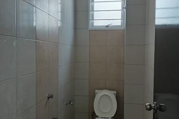 Klang - Bandar Bukit Raja - Inang Rumah Bandar - Townhouse - Upper Level - To Let