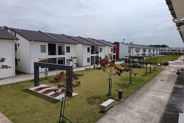 Klang - Bandar Bukit Raja - Inang Rumah Bandar - Townhouse - Upper Level - To Let