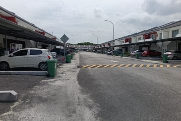 Klang - Bandar Bukit Raja - Inang Rumah Bandar - Townhouse - Upper Level - To Let