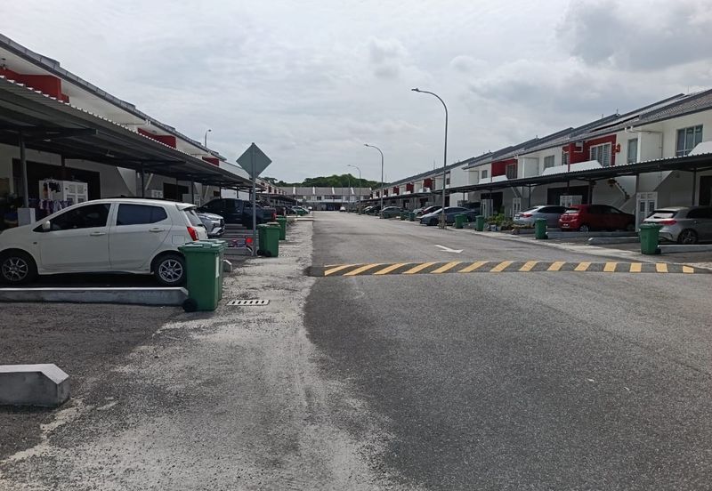 Klang - Bandar Bukit Raja - Inang Rumah Bandar - Townhouse - Upper Level - To Let