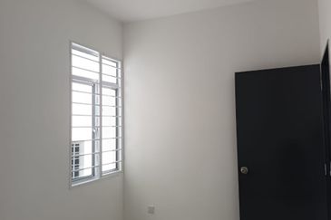 Klang - Bandar Bukit Raja - Inang Rumah Bandar - Townhouse - Upper Level - To Let