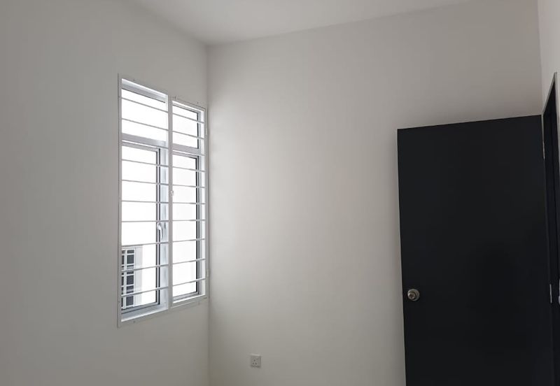 Klang - Bandar Bukit Raja - Inang Rumah Bandar - Townhouse - Upper Level - To Let