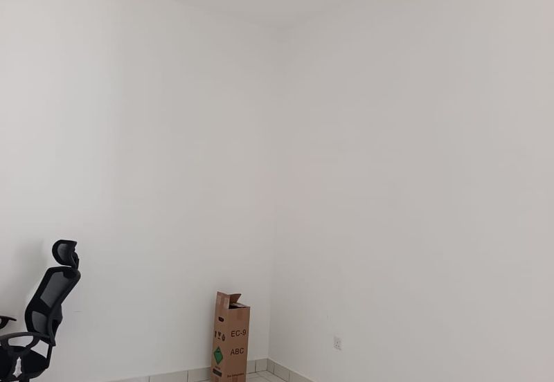 Klang - Bandar Bukit Raja - Inang Rumah Bandar - Townhouse - Upper Level - To Let