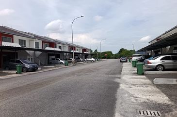 Klang - Bandar Bukit Raja - Inang Rumah Bandar - Townhouse - Upper Level - To Let