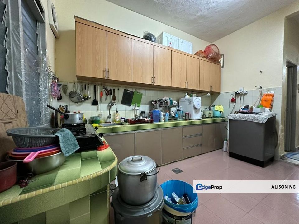 Klang - Taman Klang Utama - 2 storey Intermediate House - For Sales, Selangor, Klang