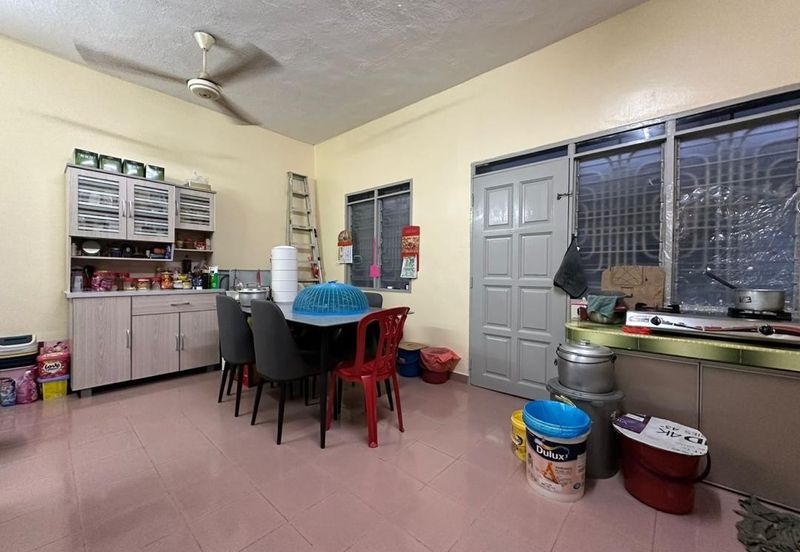 Klang - Taman Klang Utama - 2 storey Intermediate House - For Sales