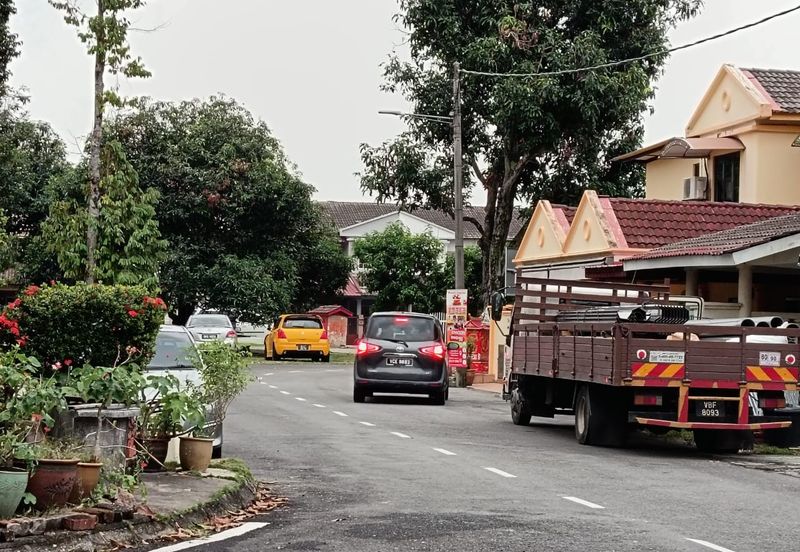 Klang - Taman Klang Utama - 2 storey Intermediate House - For Sales