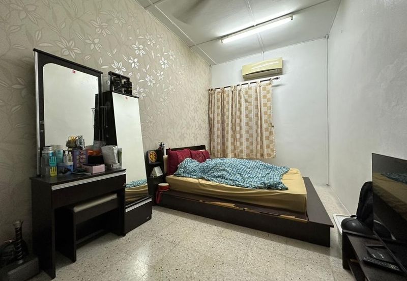 Klang - Taman Klang Utama - 2 storey Intermediate House - For Sales