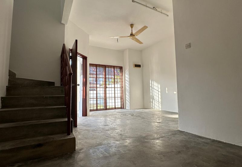 Selangor - USJ Subang Jaya - 2 storey Intermediate house - Newly refurbished - For Sales