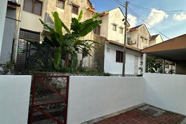 Selangor - USJ Subang Jaya - 2 storey Intermediate house - Newly refurbished - For Sales