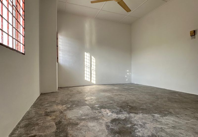 Selangor - USJ Subang Jaya - 2 storey Intermediate house - Newly refurbished - For Sales