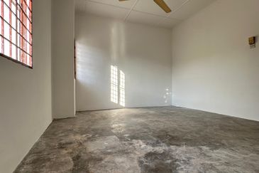 Selangor - USJ Subang Jaya - 2 storey Intermediate house - Newly refurbished - For Sales