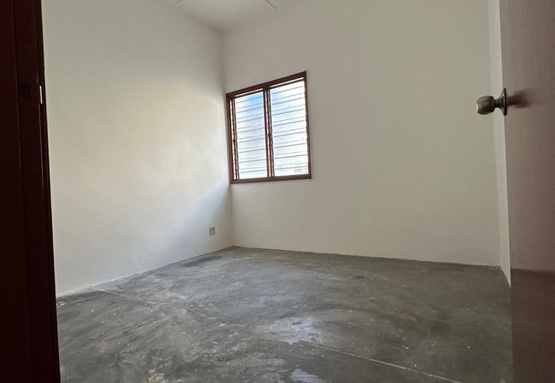 Selangor - USJ Subang Jaya - 2 storey Intermediate house - Newly refurbished - For Sales