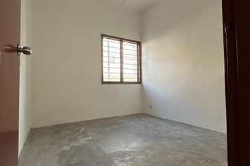 Selangor - USJ Subang Jaya - 2 storey Intermediate house - Newly refurbished - For Sales