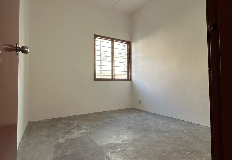 Selangor - USJ Subang Jaya - 2 storey Intermediate house - Newly refurbished - For Sales