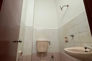 Selangor - USJ Subang Jaya - 2 storey Intermediate house - Newly refurbished - For Sales