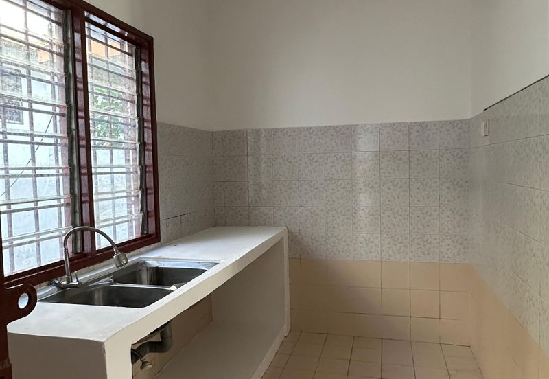 Selangor - USJ Subang Jaya - 2 storey Intermediate house - Newly refurbished - For Sales