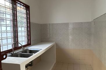 Selangor - USJ Subang Jaya - 2 storey Intermediate house - Newly refurbished - For Sales