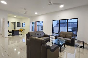 Setia Alam - Bywater Setia Utama 3 - East Gate - Partially Furnished - Endlot house - TO LET