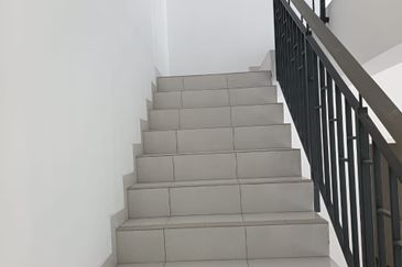 Setia Alam - Bywater Setia Utama 3 - East Gate - Partially Furnished - Endlot house - TO LET