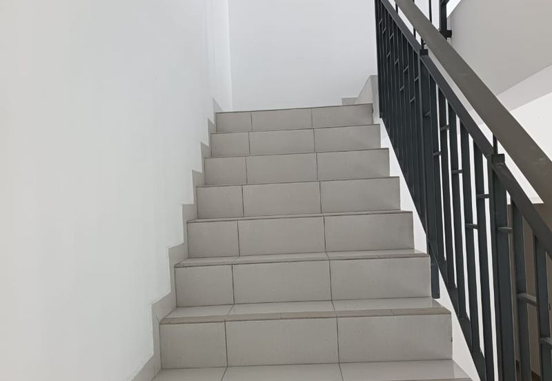 Setia Alam - Bywater Setia Utama 3 - East Gate - Partially Furnished - Endlot house - TO LET