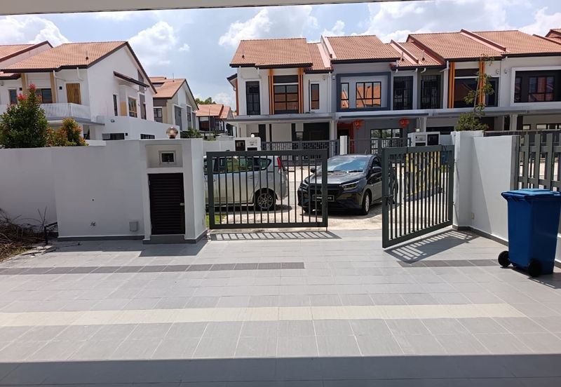 Setia Alam - Bywater Setia Utama 3 - East Gate - Partially Furnished - Endlot house - TO LET