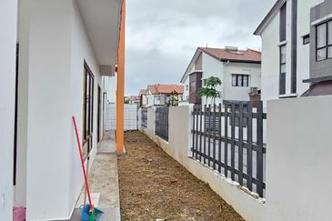Setia Alam - Bywater Setia Utama 3 - East Gate - Partially Furnished - Endlot house - TO LET